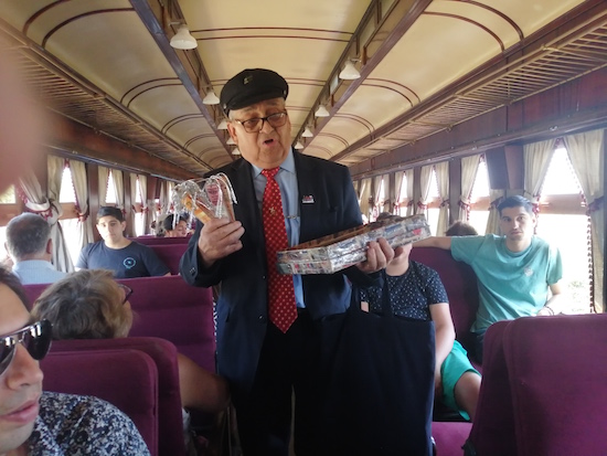 NOSTÁLGICA LLEGADA DEL TREN DEL RECUERDO A LIMACHE