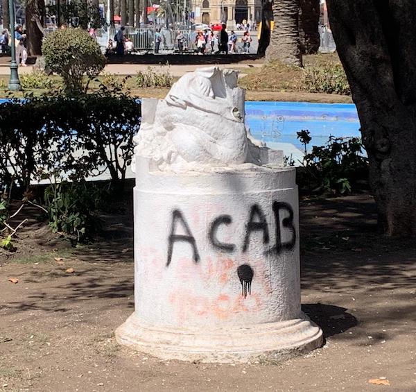 DESTRUYEN ICÓNICAS ESCULTURAS DE PLAZA JOSÉ FRANCISCO VERGARA EN VIÑA DEL MAR