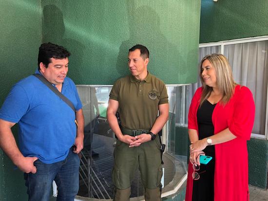 GOBERNADORA SE REÚNE CON LOCATARIOS DEL MERCADO DE QUILPUÉ PARA ABORDAR SITUACIÓN DEL COMERCIO AMBULANTE