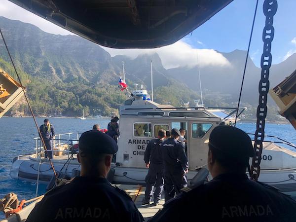 BARCAZA CHACABUCO RECALÓ A VALPARAÍSO TRAS PRESTAR APOYO A COMUNIDAD DE JUAN FERNÁNDEZ