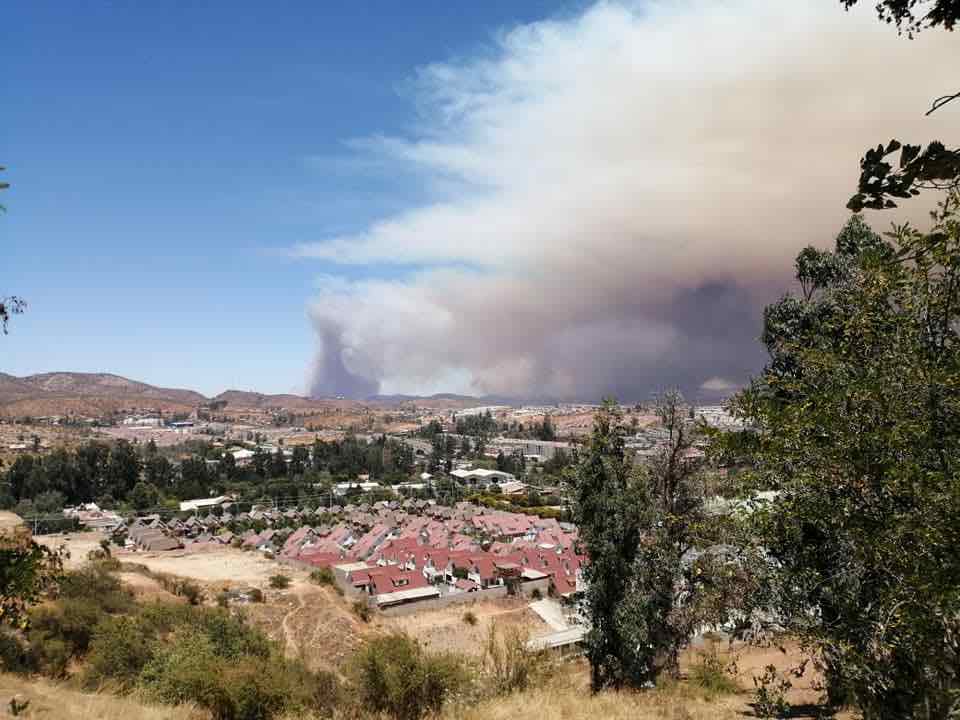 MONITOREO ALERTA ROJA PARA LAS COMUNAS DE VALPARAÍSO Y QUILPUÉ POR INCENDIO FORESTAL