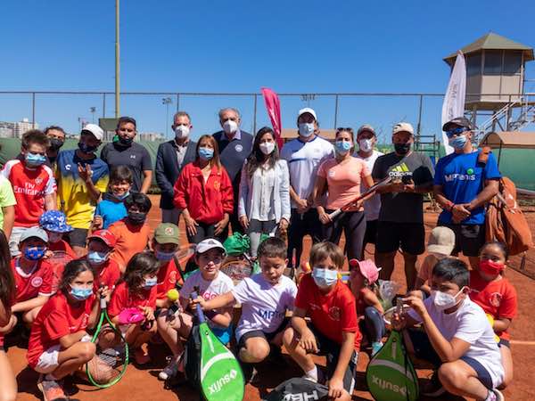 ALCALDESA RIPAMONTI Y NICOLÁS MASSÚ LANZARON COPA DAVIS CON CLÍNICA DEPORTIVA CON NIÑOS DE VIÑA